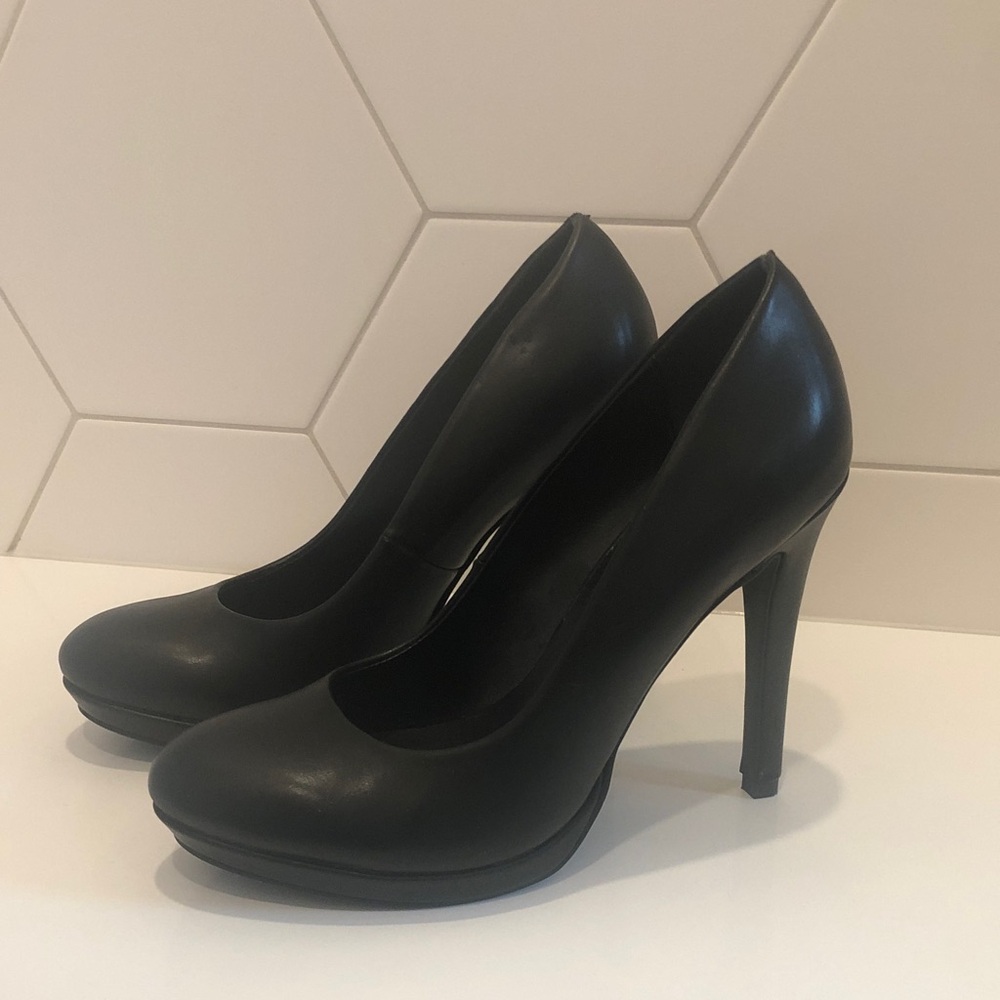 Le Chateau Classic Black Heels